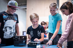 Familiengutschein: Beinhaltet den freien Eintritt für eine Familie (Eltern mit ihren Kindern) in das explorhino Science Center Aalen